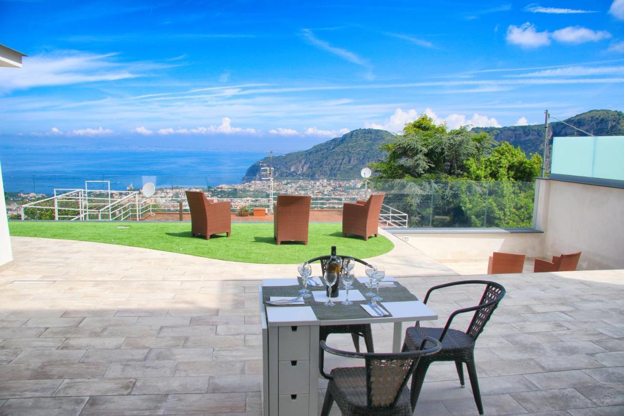En Suite Bedroom Blue Moon Piano di Sorrento Exterior photo