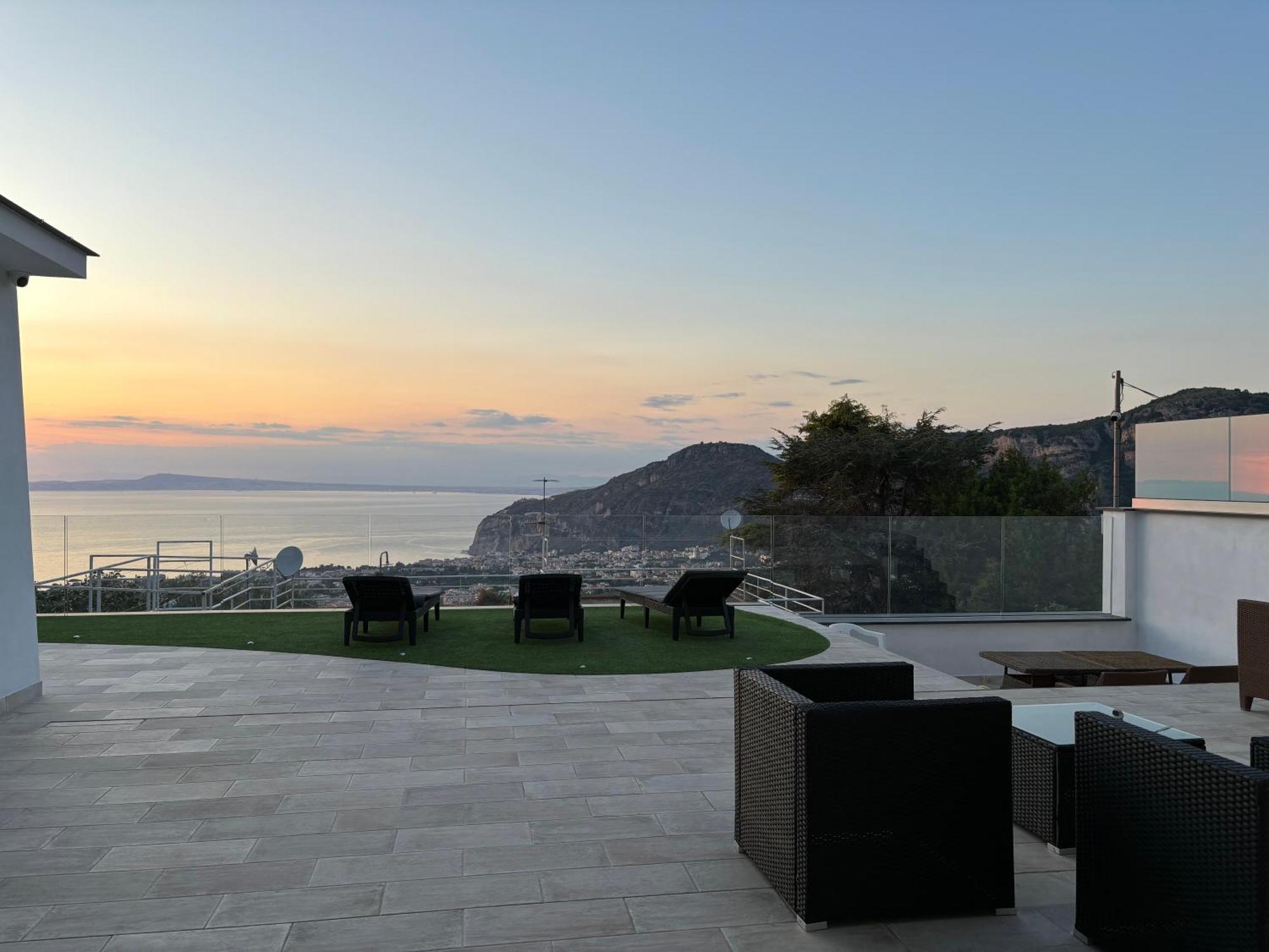 En Suite Bedroom Blue Moon Piano di Sorrento Exterior photo